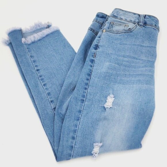 Prettie Baddie distressed raw hem jeans - Picture 11 of 11